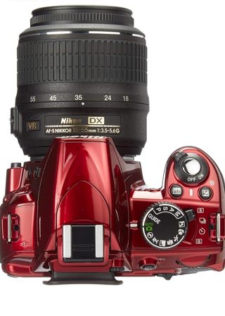 Camara NIKON D3100 rojo lente Nikkor 18-55mm VR