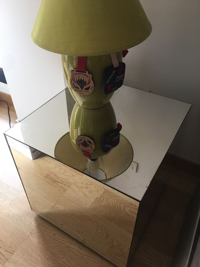 mesas en forma de cubo. mesillas de noche