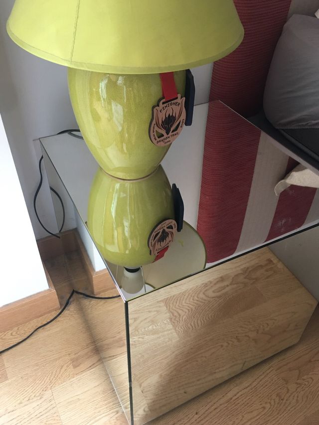 mesas en forma de cubo. mesillas de noche