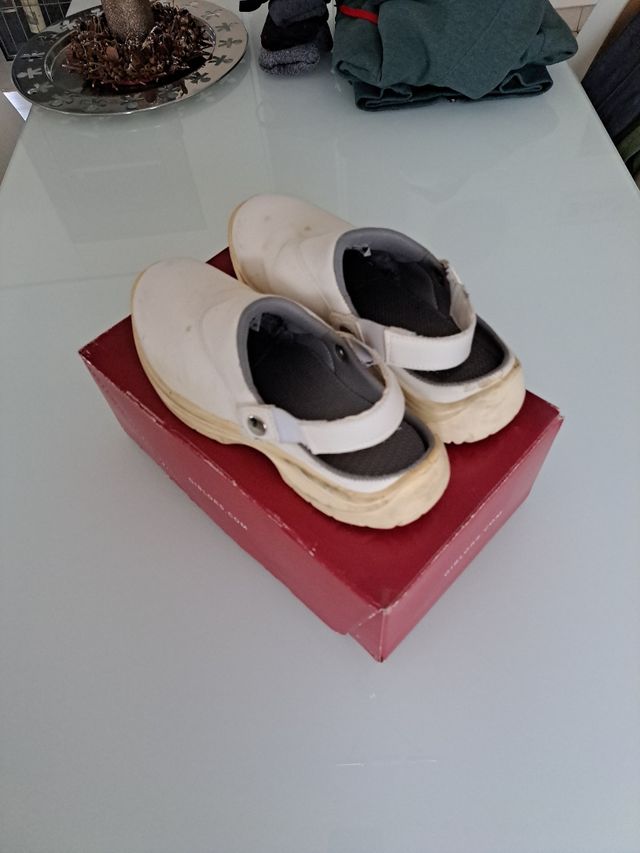 SCARPE ANTINFORTUNISTICHE DA CUCINA