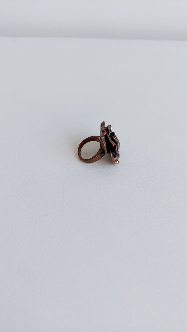 Anillo de Zara con forma de rosa