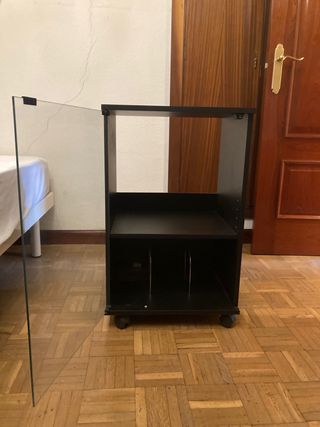 Mueble tv con vitrina y ruedas