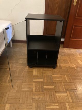 Mueble tv con vitrina y ruedas