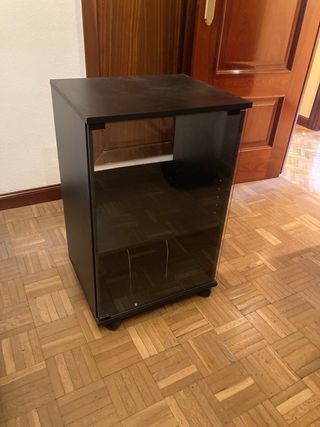 Mueble tv con vitrina y ruedas