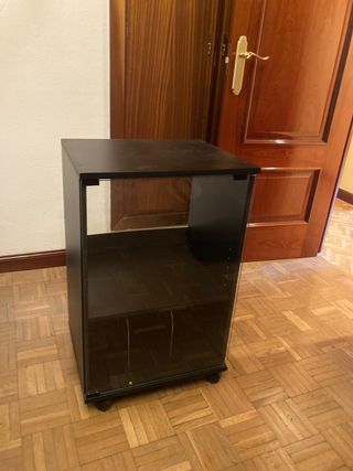Mueble tv con vitrina y ruedas