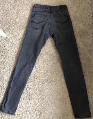 Pantalón pitillo vaquero gris