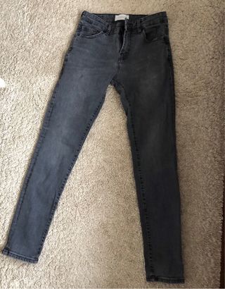 Pantalón pitillo vaquero gris