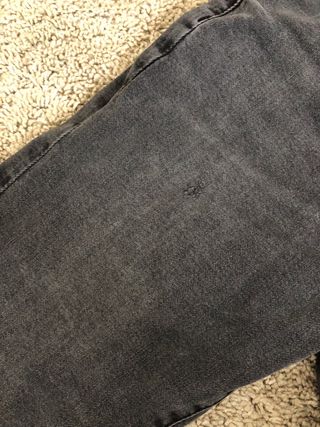 Pantalón pitillo vaquero gris