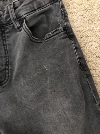 Pantalón pitillo vaquero gris