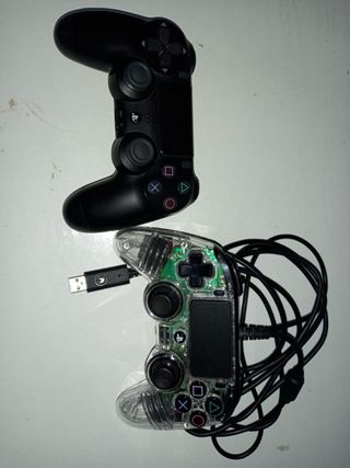 Console ps4 + 8 giochi + 2 controller Sony