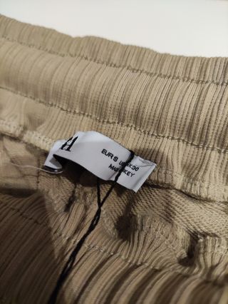 Pantalón corto bermuda zara beige crema