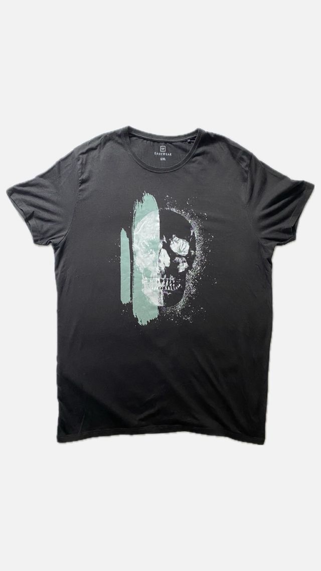 Camiseta manga corta calavera.