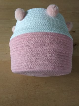 Cestino con pompon rosa e bianchi 
