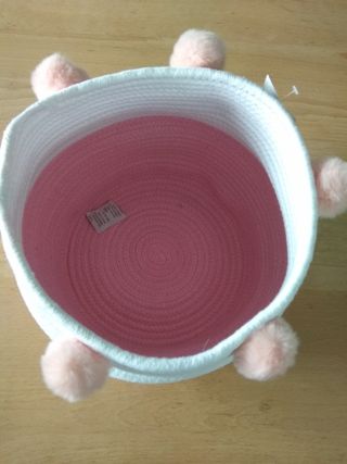 Cestino con pompon rosa e bianchi 