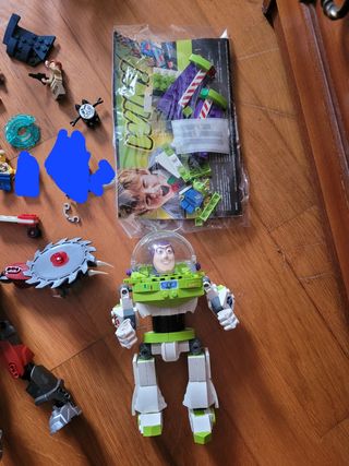 Figuras e peças Lego