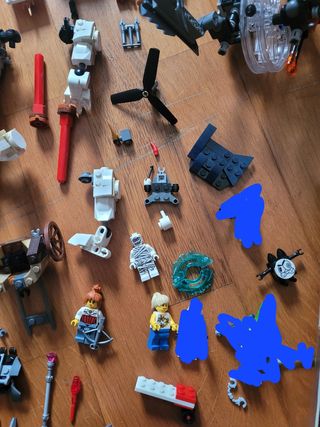 Figuras e peças Lego