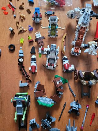 Figuras e peças Lego