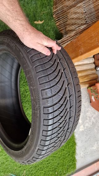 Michelin Pilot Alpin 235/45/18 nieve.