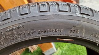 Michelin Pilot Alpin 235/45/18 nieve.