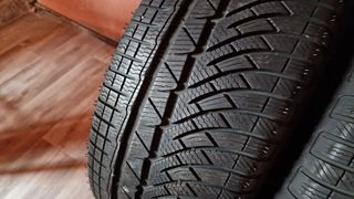 Michelin Pilot Alpin 235/45/18 nieve.