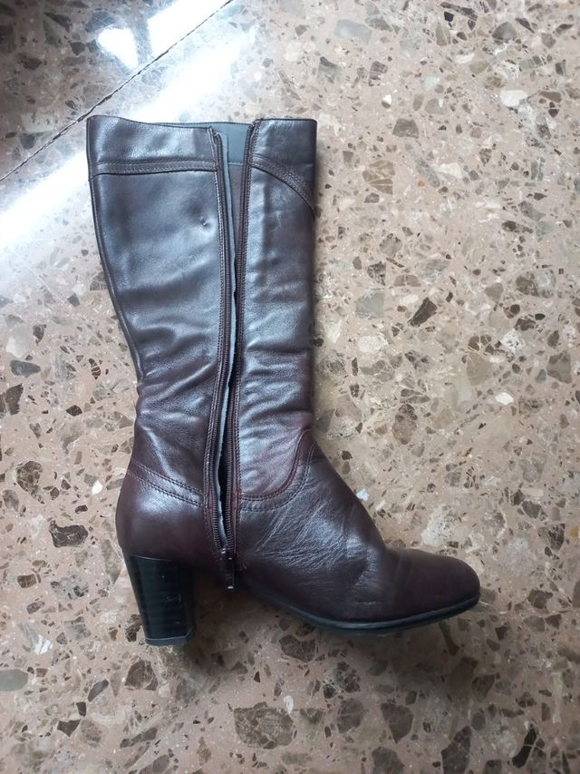 Botas piel.