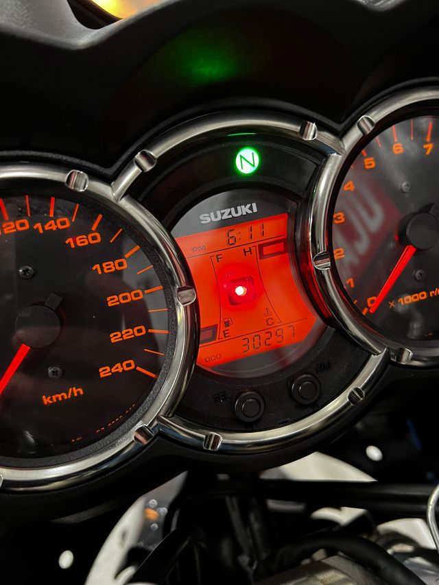 SUZUKI V-STROM 2007 30.297 KMS