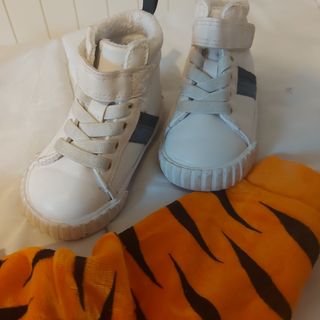 Buzo bebe más zapatillas 