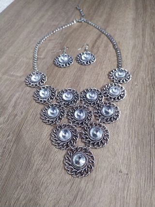 Collar y pendientes bisutería