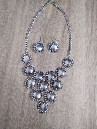 Collar y pendientes bisutería