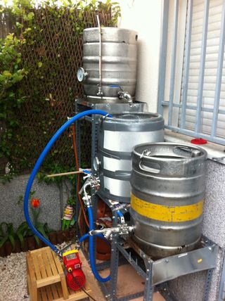 Equipo elaboración cerveza 50l. con barriles 