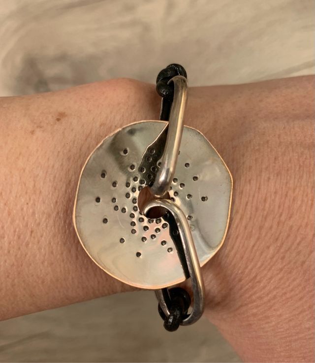 Pulsera de cuero y plata