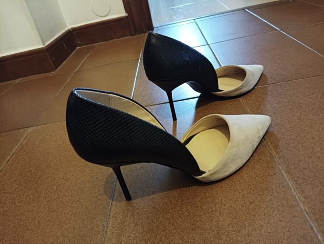 Zapatos tacón Zara.