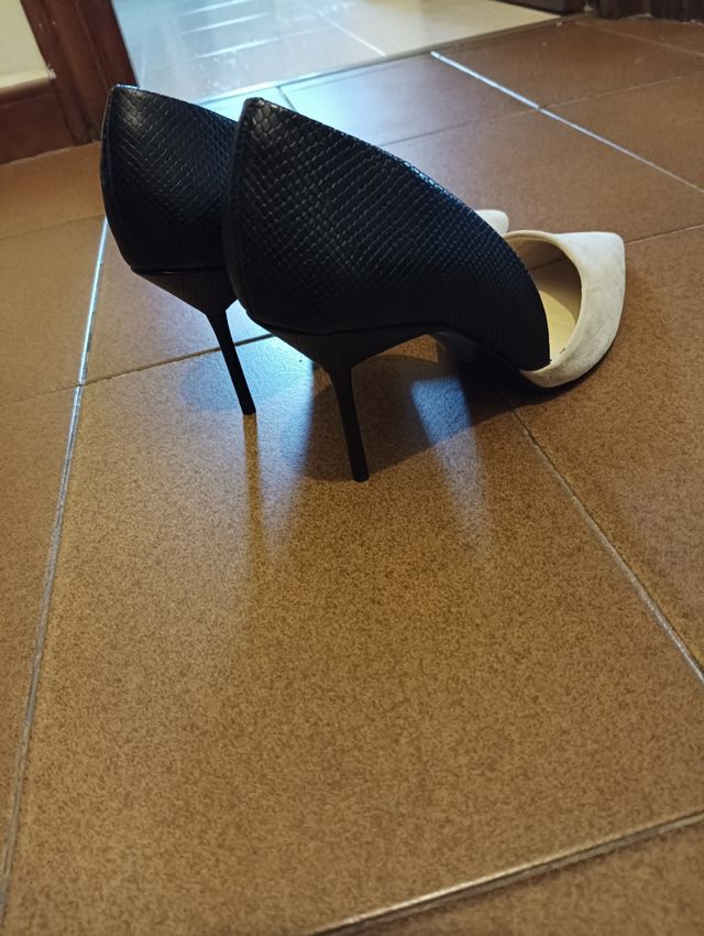 Zapatos tacón Zara.