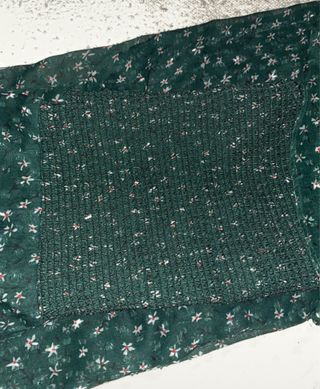 Mono verde con estampado floral