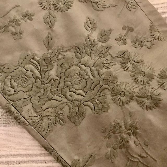 pantalón seda bordada, Moskada. Sin estrenar