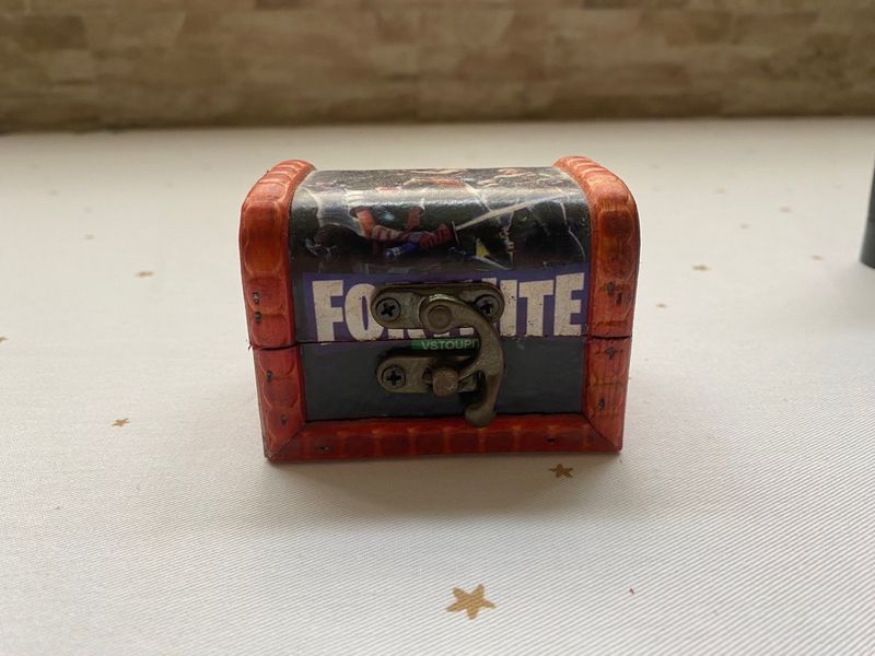 Imagen de Mini cofre fortnite