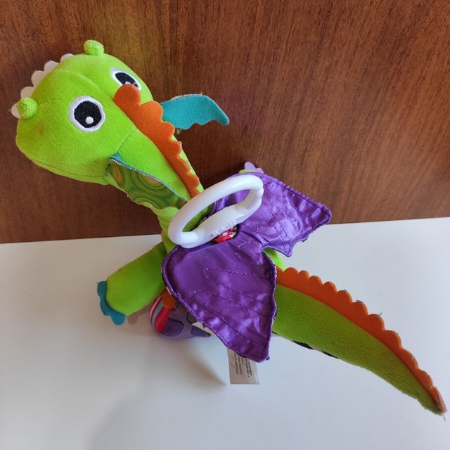 Peluche con movimiento Lamaze Dragon alas magicas.