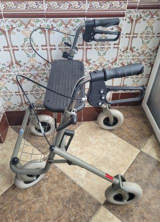 Andador de acero plegable
