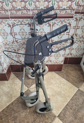 Andador de acero plegable