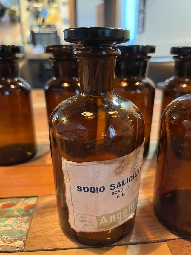 Bottiglia antica Famacia