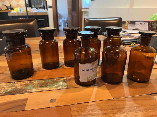 Bottiglia antica Famacia