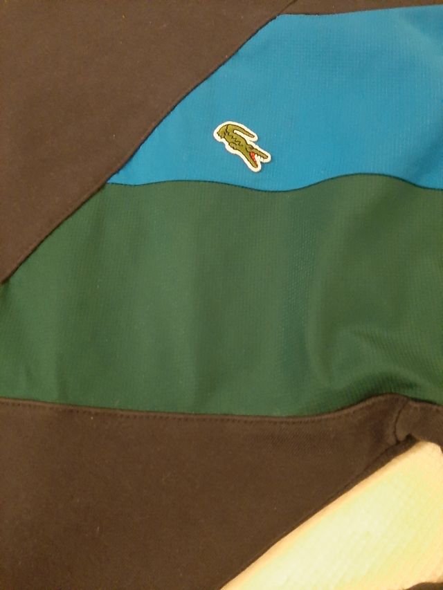 Sudadera Lacoste.
