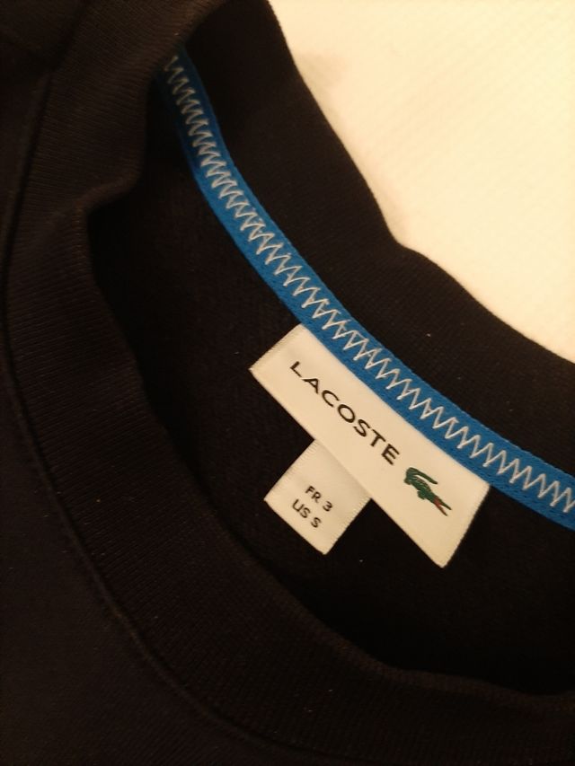 Sudadera Lacoste.