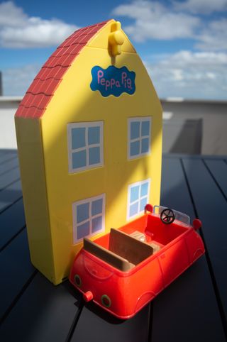 Casita y coche de Peppa Pig