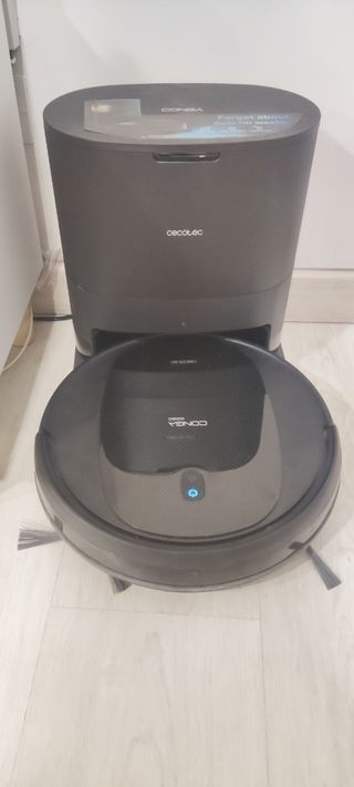 Robot aspirador Conga 2290 con base auto