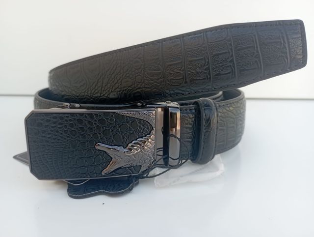 Cinturón negro hebilla cocodrilo