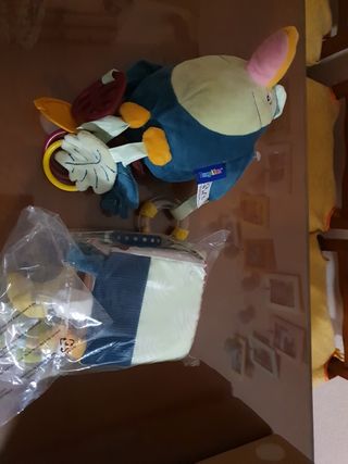 Peluche tucan y cubo sensorial bebe