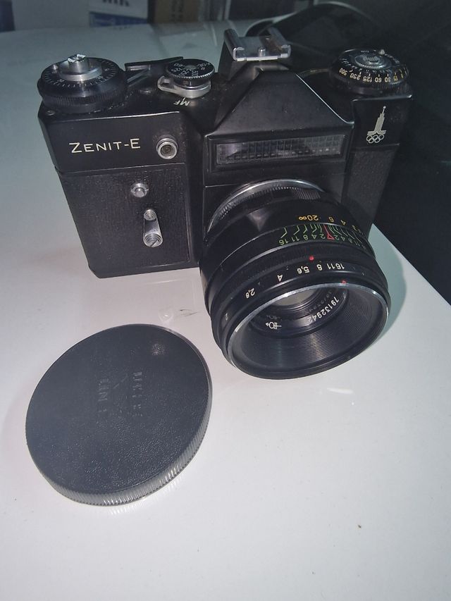 Antigua cámara fotográfica rusa ZENIT-E