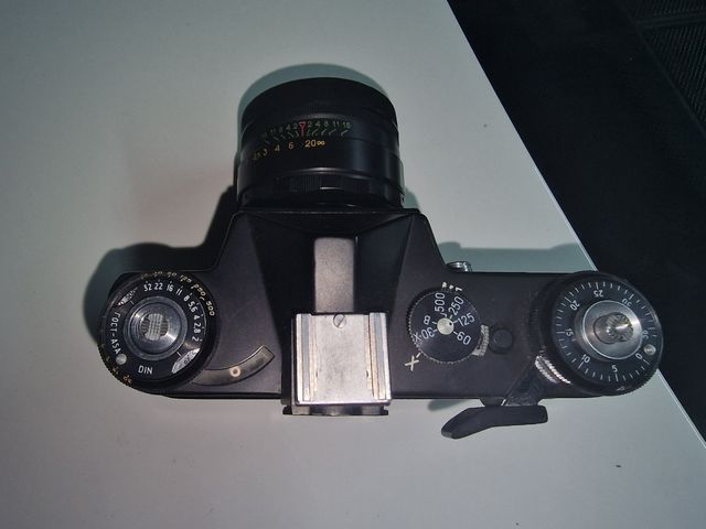Antigua cámara fotográfica rusa ZENIT-E