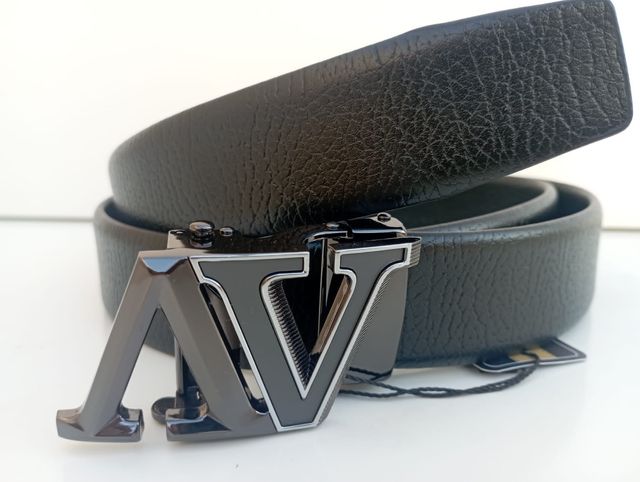 Cinturón hombre negro hebilla V